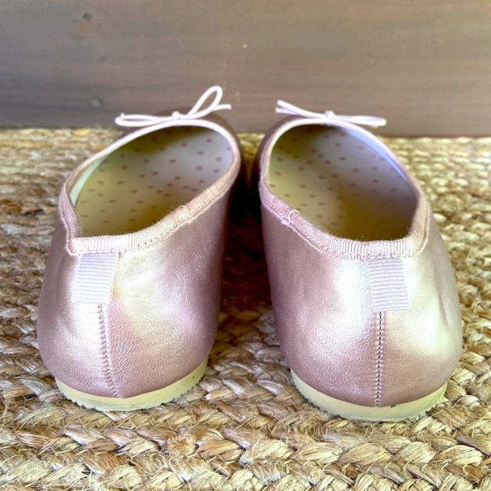 Girls Metallic Pink Ballet Flats - Like New - size 2